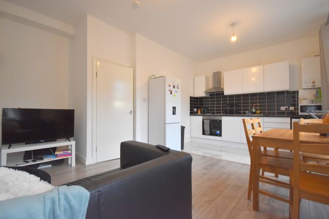 Flat to rent in Trinity Road, London
