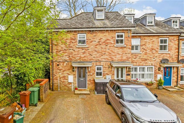 1-bed flat on The Grange Langton Green, Tunbridge Wells, £220,000