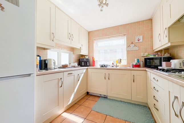 19, Crowborough photo 3