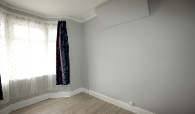 Room to rent in High Street, London