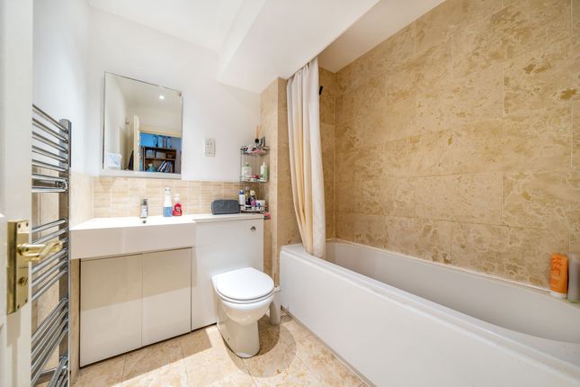 Flat for sale in Imperial Court, Kennington Lane