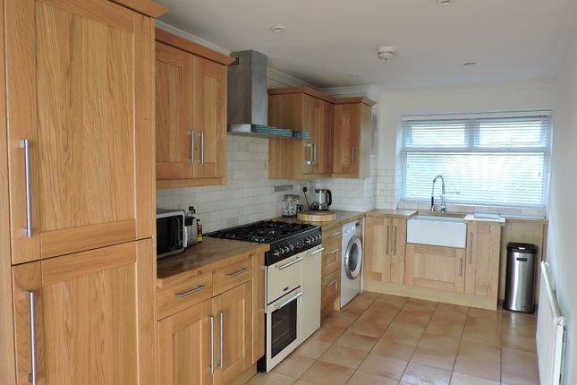 16, Carmarthen photo 2