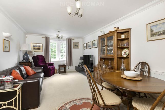 Flat 11 Cobham Grange, Between Streets, Cobham photo 4