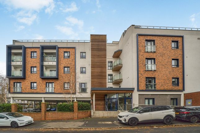 2-bed flat on Flat 13 Grove House, 76 Sidmouth Avenue, Isleworth, £340,000