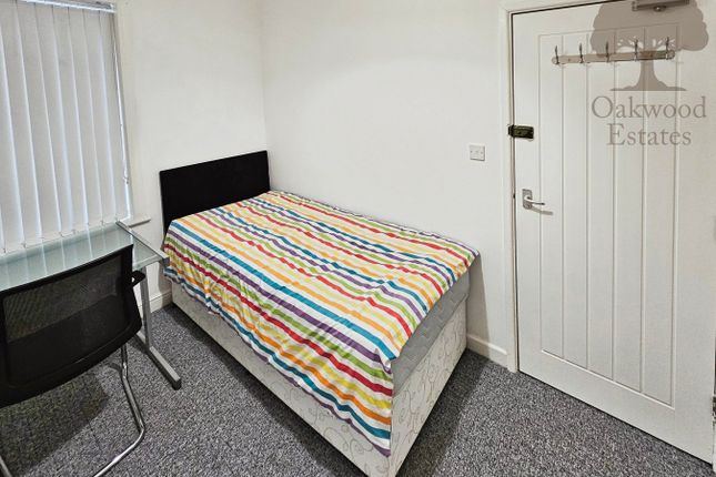 21, Alexandra Road, Slough photo 4