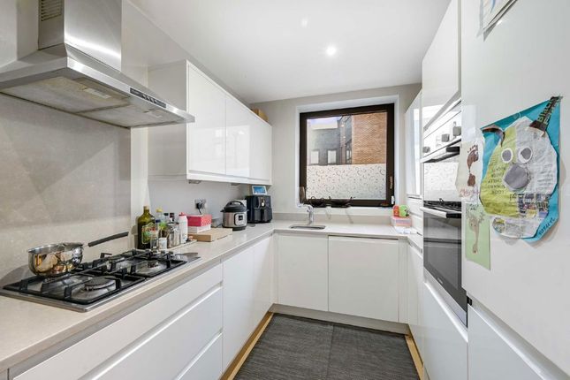 3, Baltic Avenue, Brentford photo 3