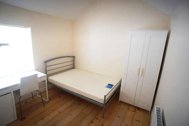 64, Thesiger Street(*), Cardiff photo 4