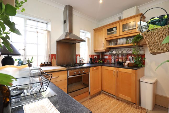 22 Surbiton Court, St. Andrew's Square, Surbiton photo 5