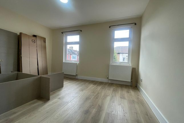 33, Rixsen Road, Manor Park, London photo 5