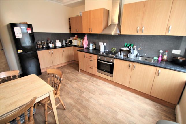 22, Walmsley Road, Leeds photo 2