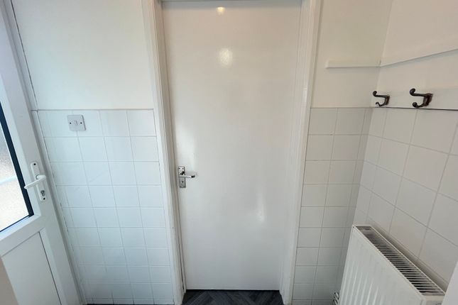 2a, May Road, LOWESTOFT photo 5