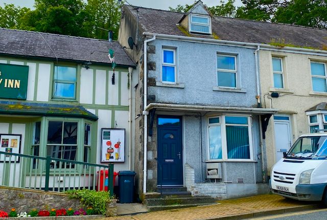 Thumbnail Terraced house to rent in High Street, Llangefni