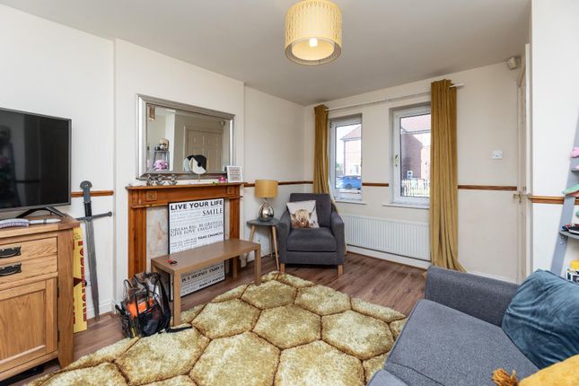 37, Holmsley Avenue, South Kirkby photo 3