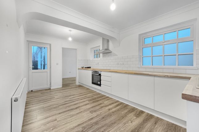 11, Lyndhurst Road, Clacton-on-Sea photo 3
