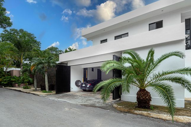 Detached house for sale in Blvd. Luis Donaldo Colosio, Cancún, MX