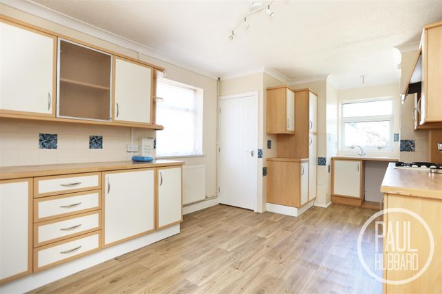 3, Newlands Close, Lowestoft photo 3