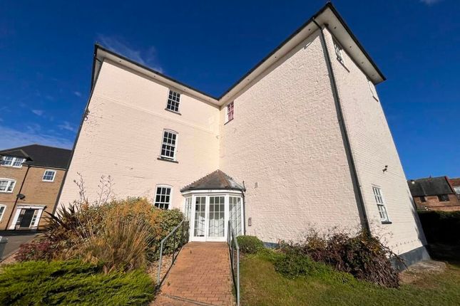 1-bed flat on High Street, Huntingdon, £65,000