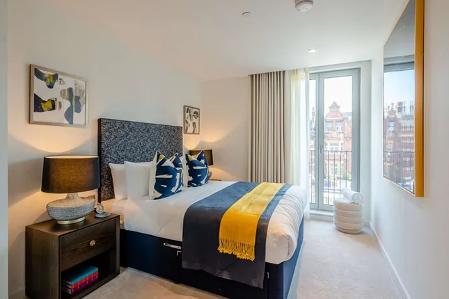 Flat to rent in West End Gate, London