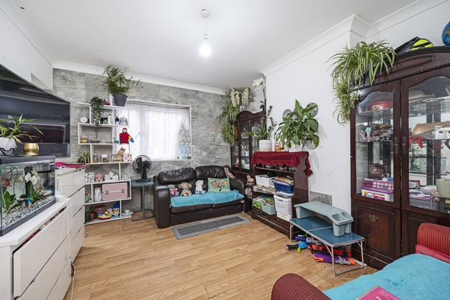 Thumbnail Flat for sale in Malcolm Road, Bethnal Green, London