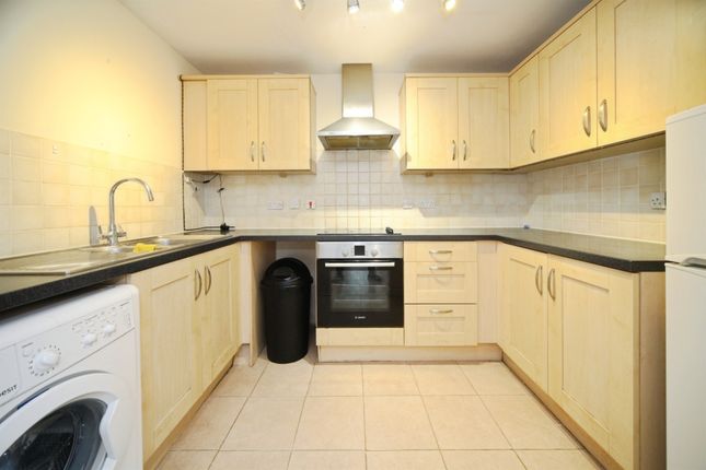 30, The Parklands, Dunstable photo 4