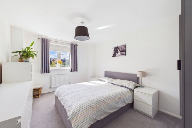 Flat 5, 2, Catherwood Place, Wokingham photo 4