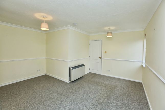 Flat 8, Russett House, Mallow Road, Southampton photo 4