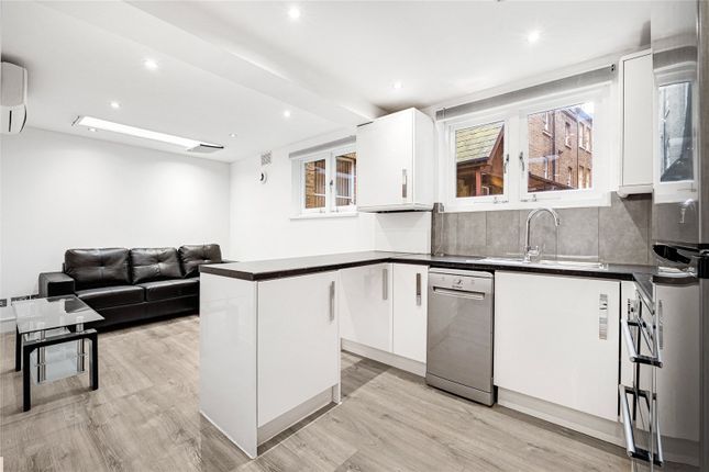Flat to rent in Buckingham Gate, Westminster, London