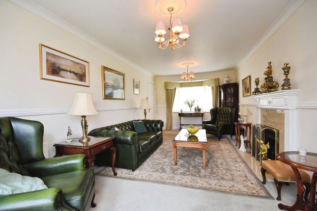 37, Castle Meadow, Halstead photo 4