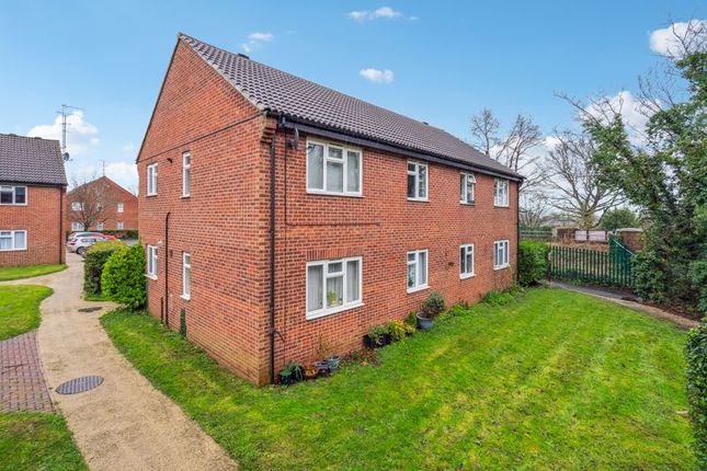 Flat for sale in Groves Way, Cookham, Maidenhead