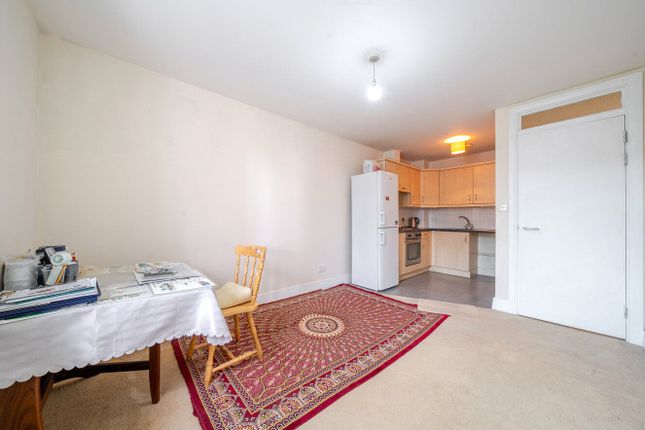 MTVH SO - Flat 22 Century House, 102, Westminster Bridge Road, London photo 4