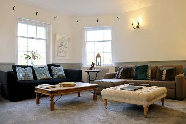 Flat B, Dormy House,, Portnall Drive, Virginia Water photo 2