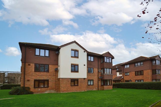 Thumbnail Flat to rent in Willow Court, Skipton Way, Horley