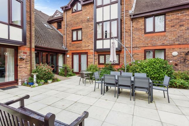 Thumbnail Flat for sale in Jasmine Court, Horsham