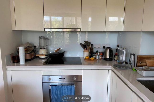 Flat, Kimpton Court Murrain Road, London photo 3