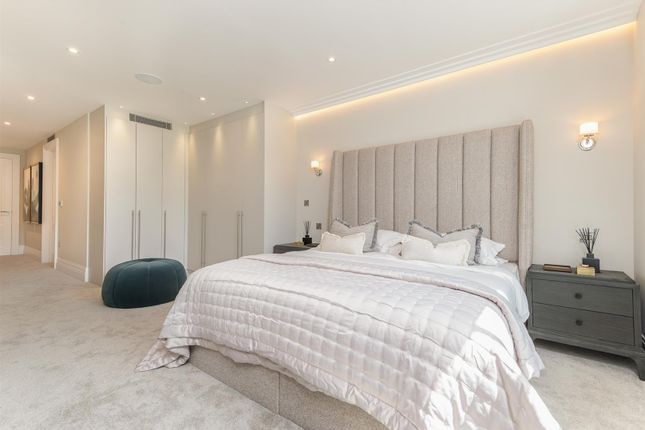 Flat for sale in Watford Road, Radlett