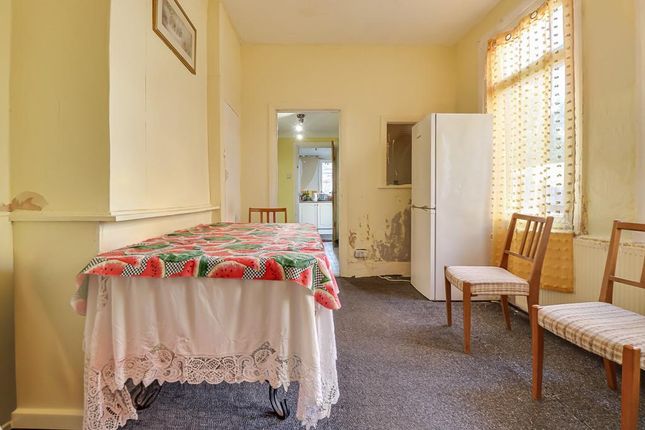 27, Ramuz Drive, Westcliff-on-Sea photo 3