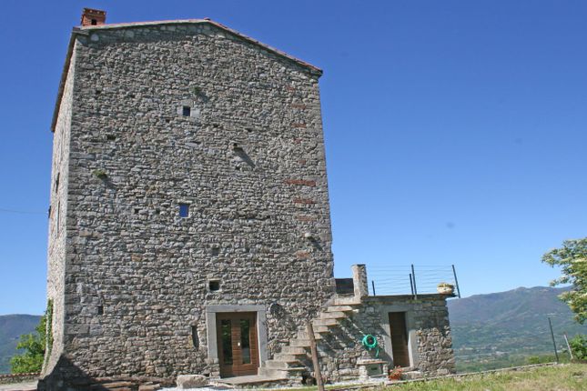 Farmhouse for sale in Massa-Carrara, Villafranca In Lunigiana, Italy