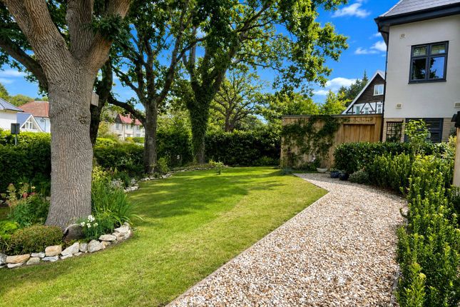 Flat 7, MAIA, 31, Danecourt Road, Dorset photo 3