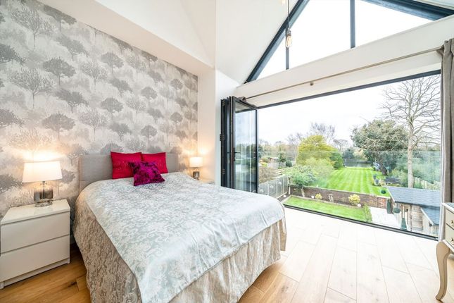 41, Strawberry Vale, Twickenham photo 4