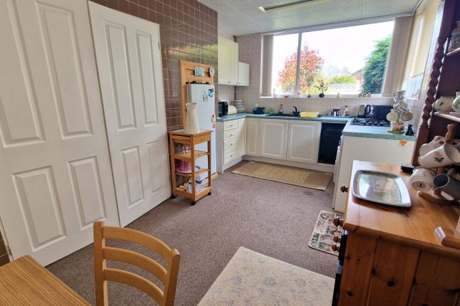 Bungalow for sale in Lindsey Crescent, Kenilworth, Warwickshire