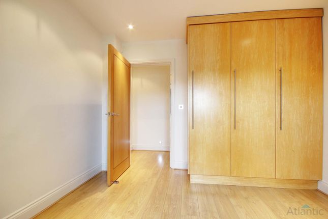 Flat to rent in 24A River Bank, Winchmore Hill