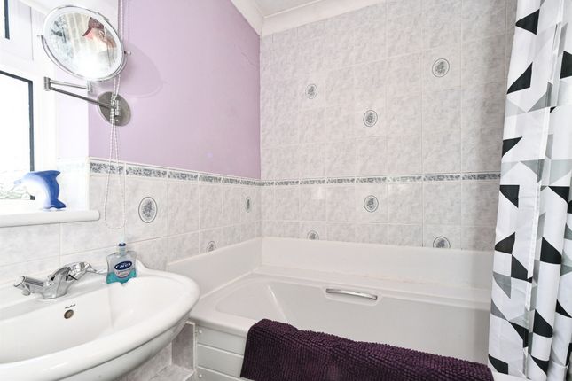 8, Harefield Crescent, Salisbury photo 4