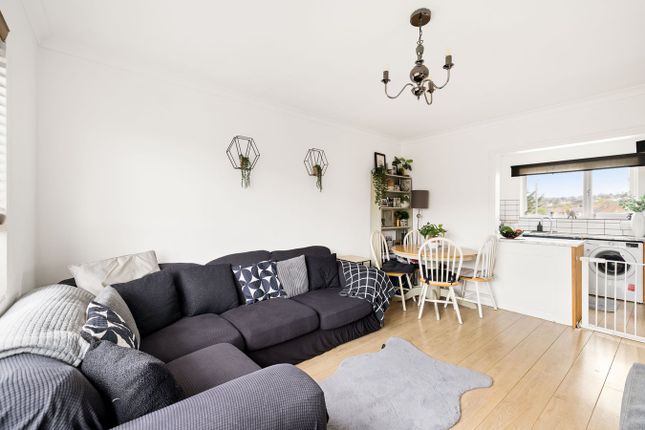 48, Wakefield Way, Hythe photo 2
