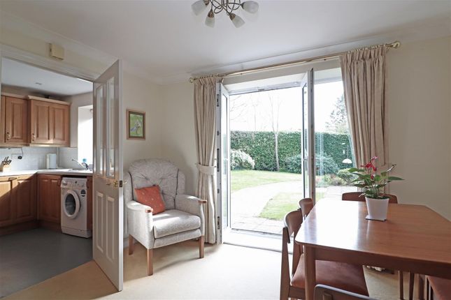 Flat 1 Holmesdale Manor, 89, Ladbroke Road, Redhill photo 3