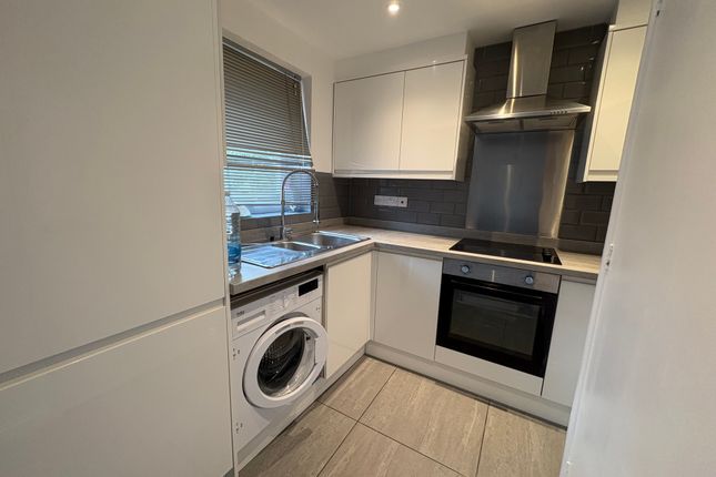 325, Shurland Avenue, Barnet photo 4