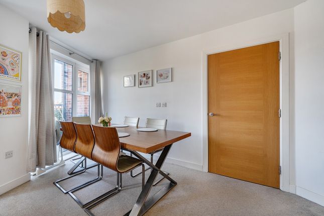 Flat 13, Saxons Court,, Peach Street, Berkshire photo 4
