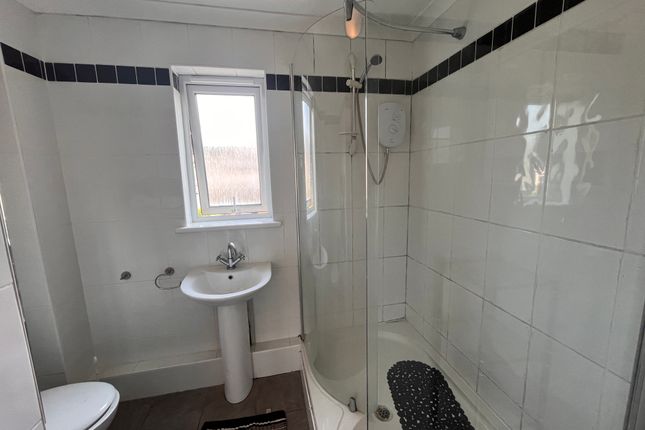 6 Eastland Place, Neath photo 4