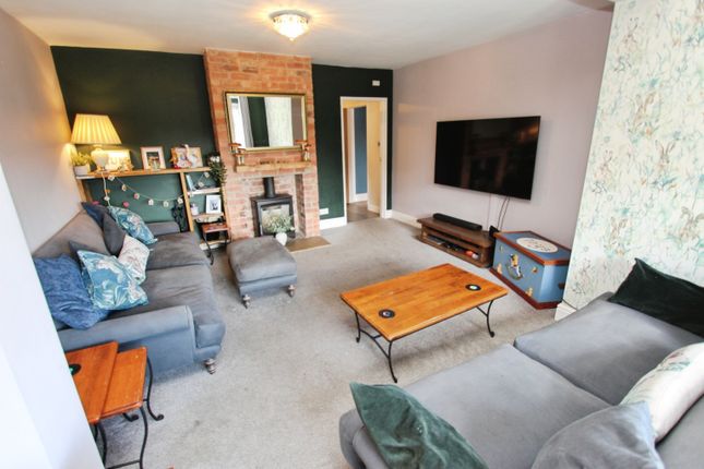 18, Holden Avenue, Aston-On-Trent photo 4
