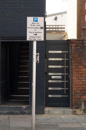 Studio to rent in Upper Richmond Road (3), Putney, London