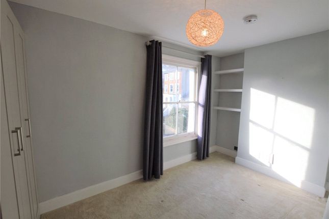 Flat to rent in Palace Square, London